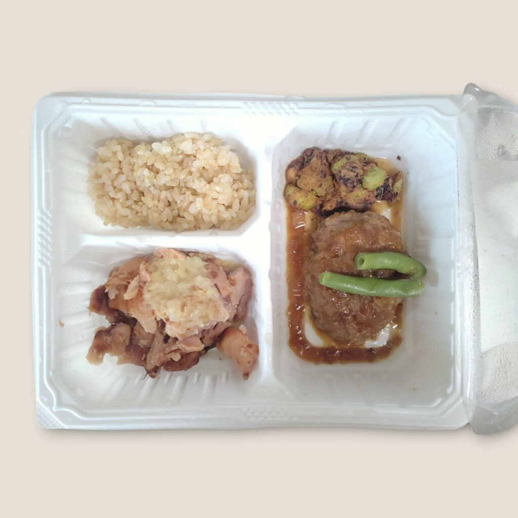 オニオンソースハンバーグセットをレンジアップした後の開封画像
